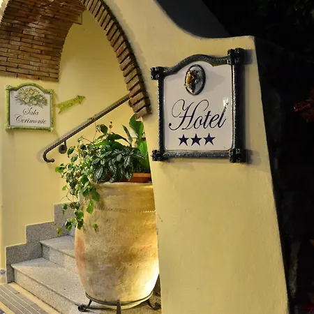 Hotell La Capannina - &